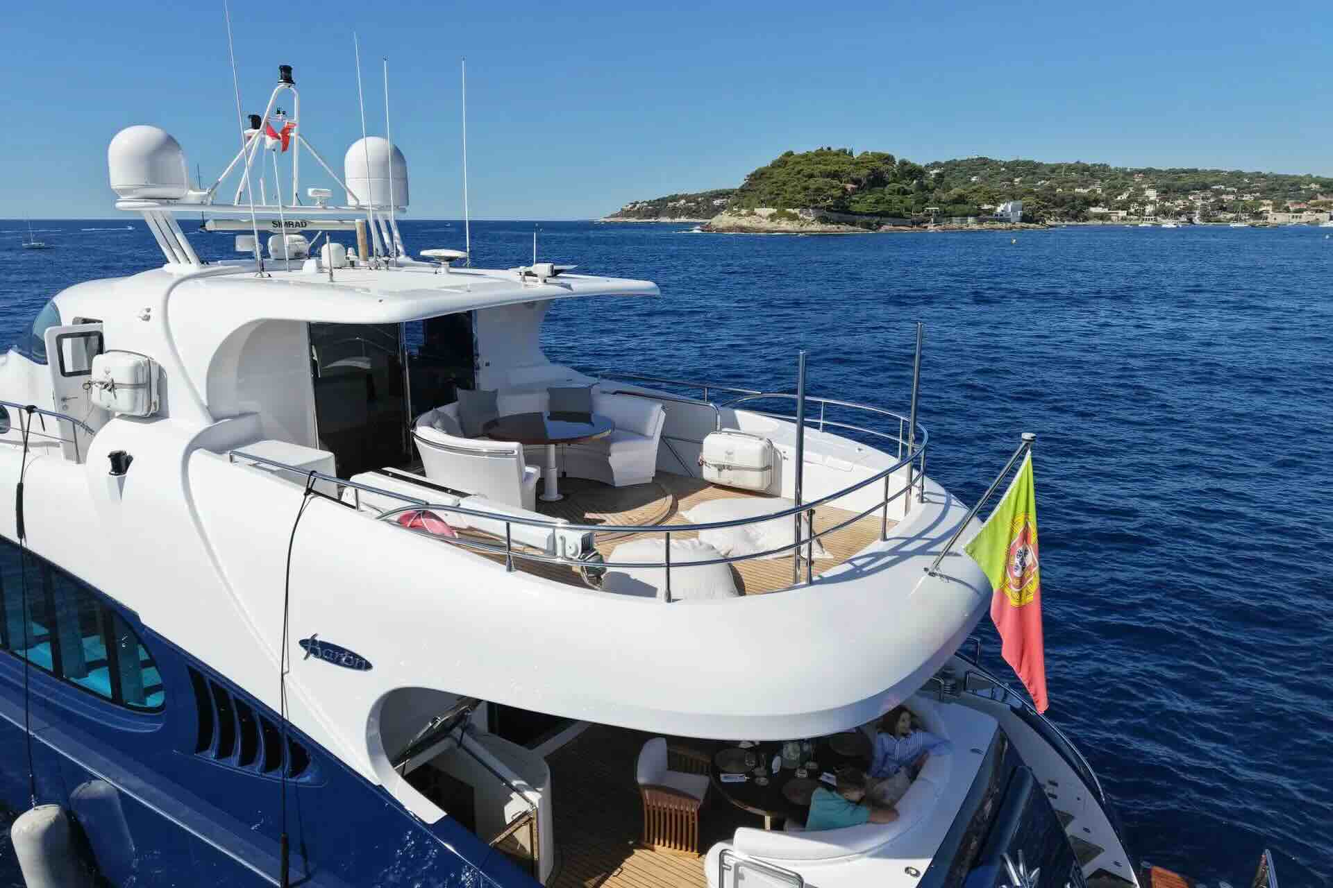 Open flybridge seating aboard SEA BREEZE ONE